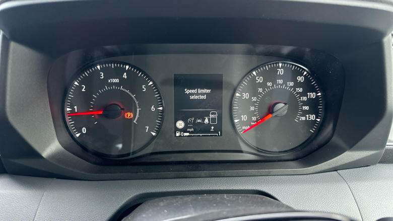 Renault Master Mwb Diesel Fwd MM35 Blue dCi 130 Advance Medium Roof Van